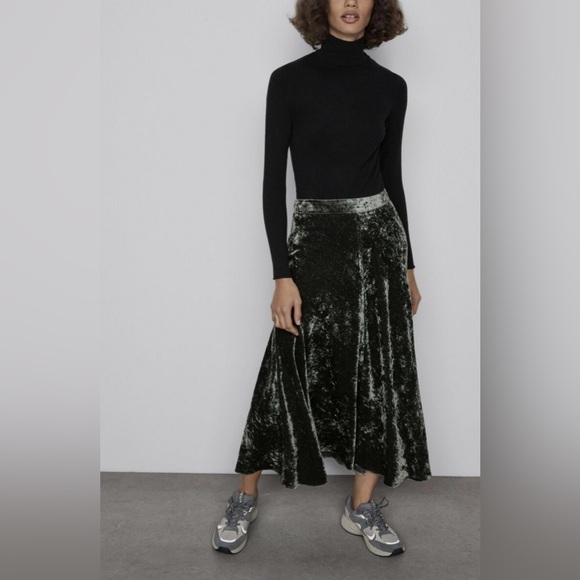 Zara Dresses & Skirts - NWT Zara Crushed Velvet Midi Skirt - Size M